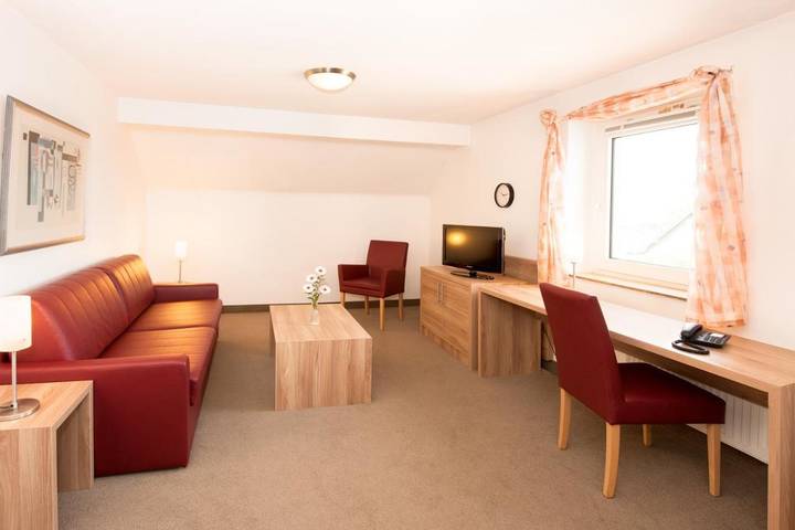 Hotel für 3 Personen, mit Terrasse und Ausblick in Burscheid - 3