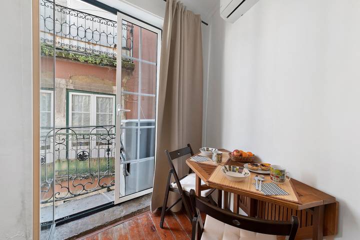 Entire apartment, 'São Miguel Alfama' Apartment with Balcony, Wi-Fi and Air Conditioning in São Miguel (Lisbon), Santa Maria Maior