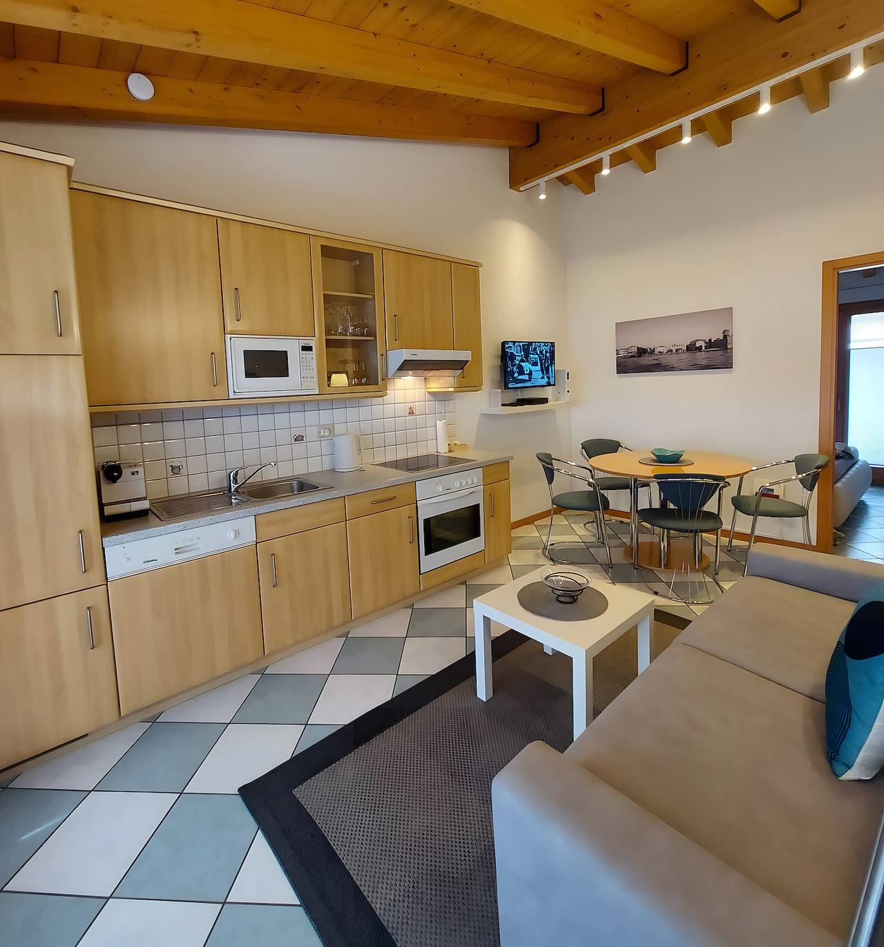 Hel lejlighed, Apartment 'Apart Dina' with Private Terrace, Wi-Fi and Air Conditioning in Lazise, Garda-Fjellene