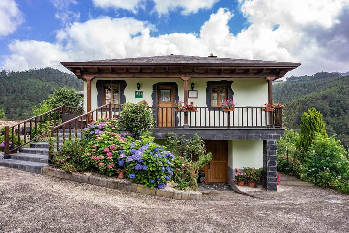 Casa de vacaciones para 4 personas, con jardín, Se admiten mascotas en Asturias
