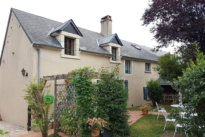 Maison de vacances pour 10 personnes, avec piscine ainsi que jardin et jacuzzi dans le Cher