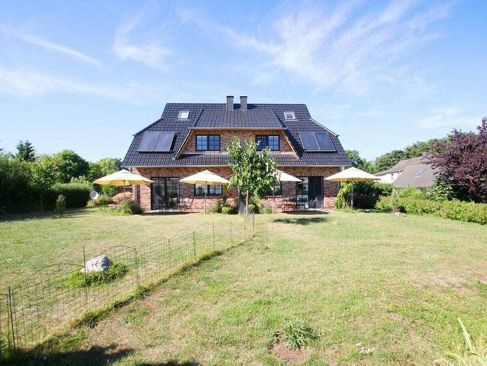 Ferienhaus für 7 Personen, mit Terrasse und Garten in Wiek