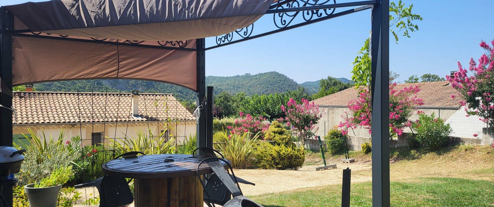 Gîte des Nells - maisonnette ossature bois 4 personnes in Mirabel-et-Blacons, Région de Die