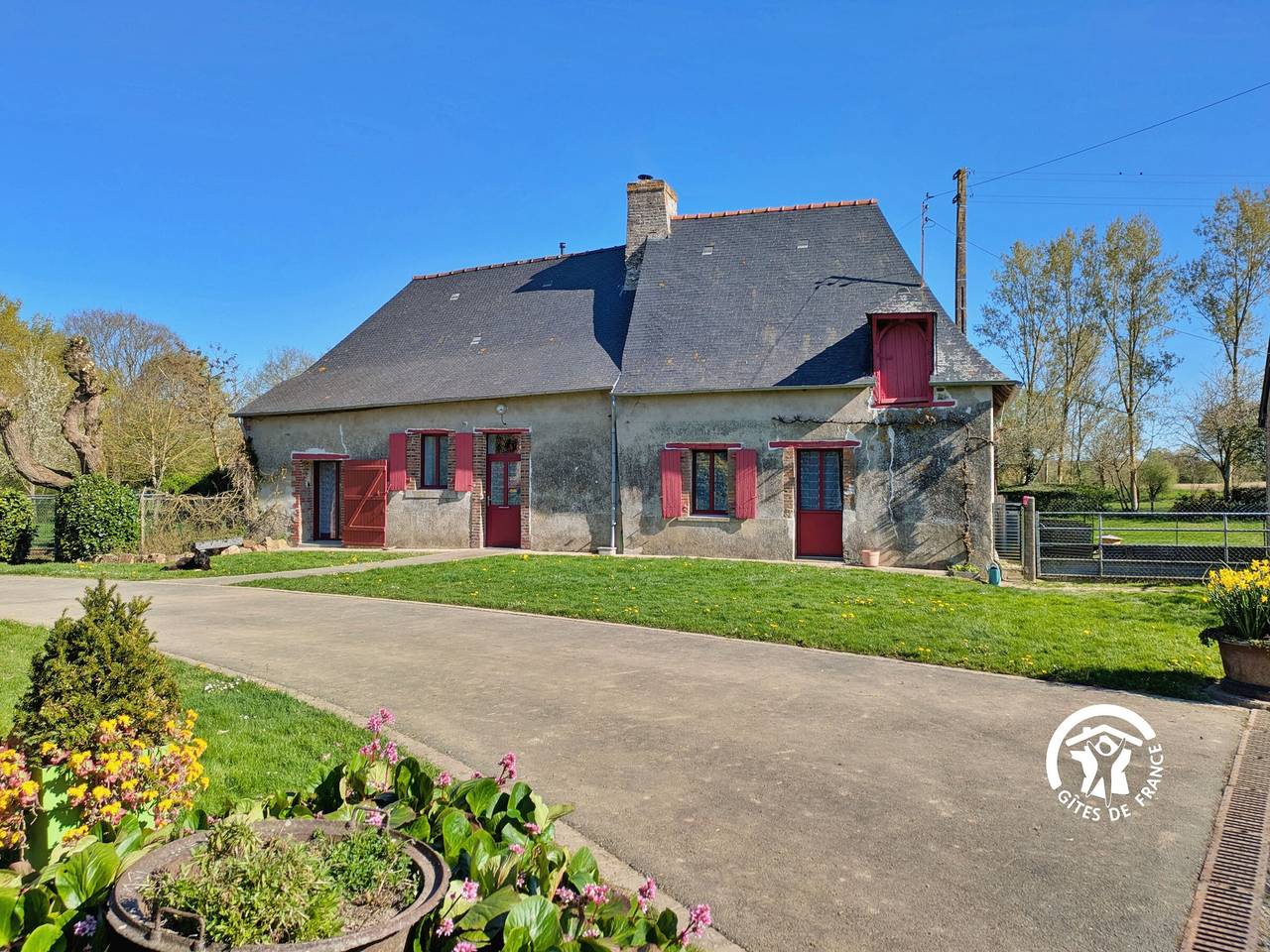 Gîte confortable pour 6 pers. avec grande terrasse in Saint-Michel-de-la-Roë, Mayenne