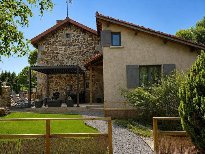Location de vacances pour 4 personnes, avec Terrasse et Jardin dans Passerelle himalayenne des gorges du Lignon