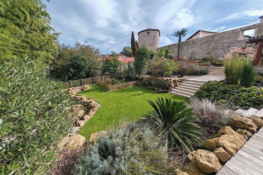 Upscale family villa in Saint-Sever, Landes