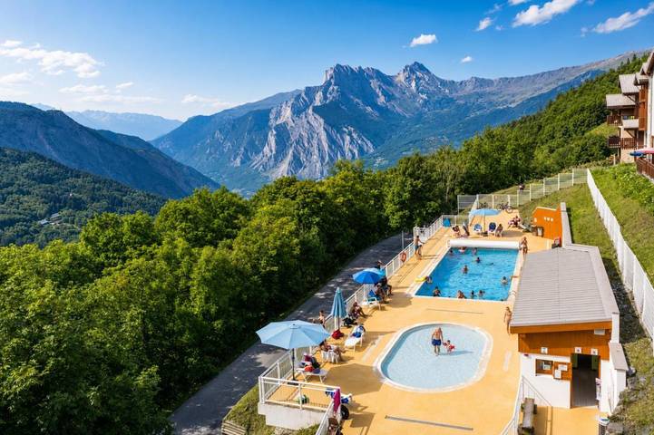 Parc de vacances pour 5 personnes, avec sauna et jacuzzi dans les Alpes francaises