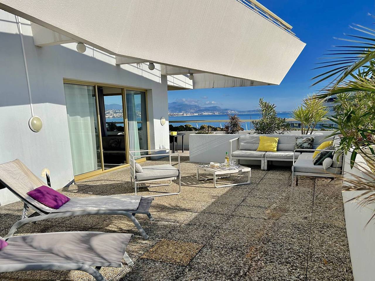 Ganze Wohnung, Wunderschöne 3-Zi.-Wohnung mit Terrasse und Parkplatz, 4 Schlafplätze, Villeneuve-Loubet Strand in Villeneuve-Loubet Plage, Villeneuve-Loubet