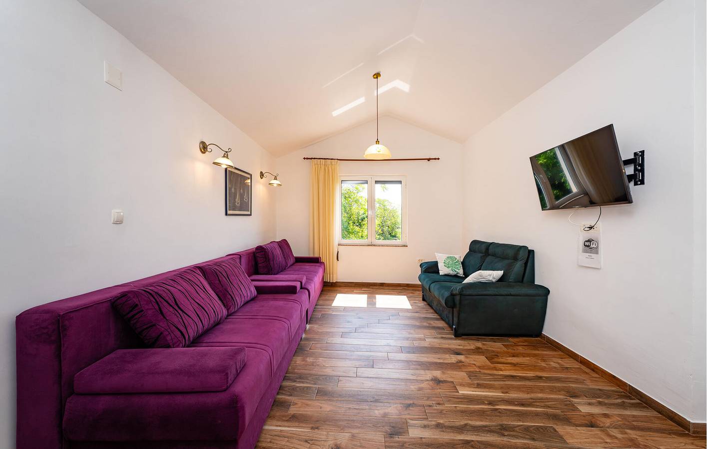 Ganze Ferienwohnung, Gemütliche 2-Zimmer-Wohnung mit WLAN und Terrasse, 1,5 km vom Strand von Pisak entfernt in Starigrad, Zadar