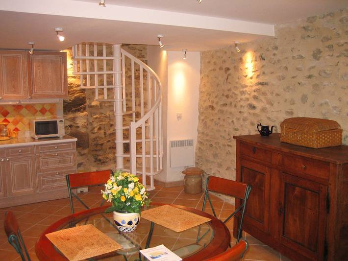 Gîte pour 3 personnes, avec terrasse ainsi que piscine et jardin dans Privas - 2