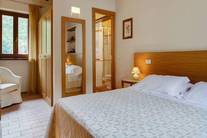 Location de vacances pour 4 personnes, avec piscine et sauna ainsi que jardin et jacuzzi à Foligno - 3