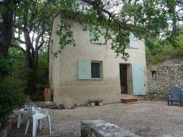 Gîte pour 2 personnes, avec terrasse ainsi que vue et jardin à Le Puy-Sainte-Réparade