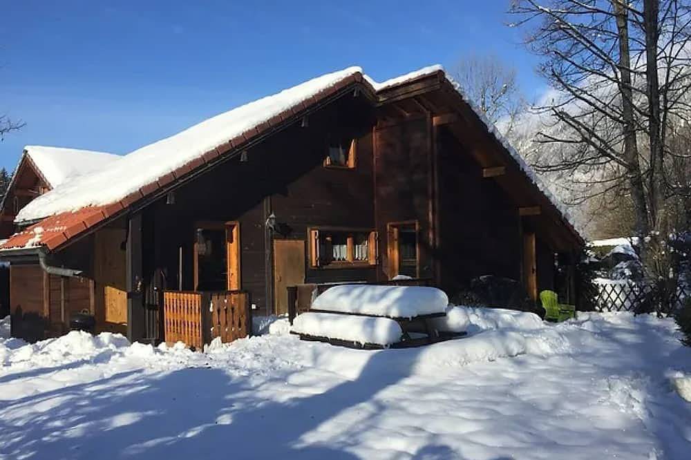 Chalet \"6p - Le Cocon Des Neiges\": Mountain View, Shared Terrace & Wi-Fi in Verchaix, Bonneville region
