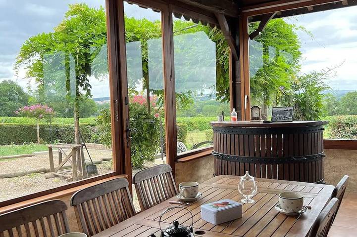 Gîte pour 6 personnes, avec jardin à Virazeil