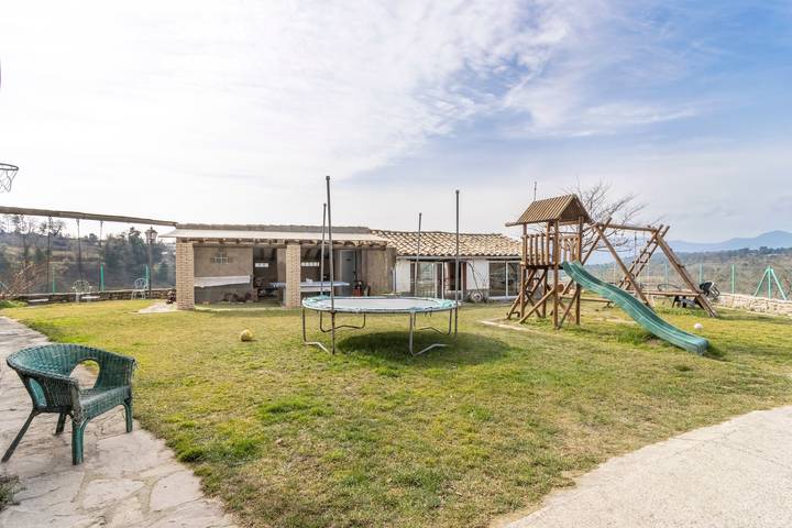 Casa rural para 4 personas, con jardín además de balcón y jacuzzi en Pirineo Aragonés