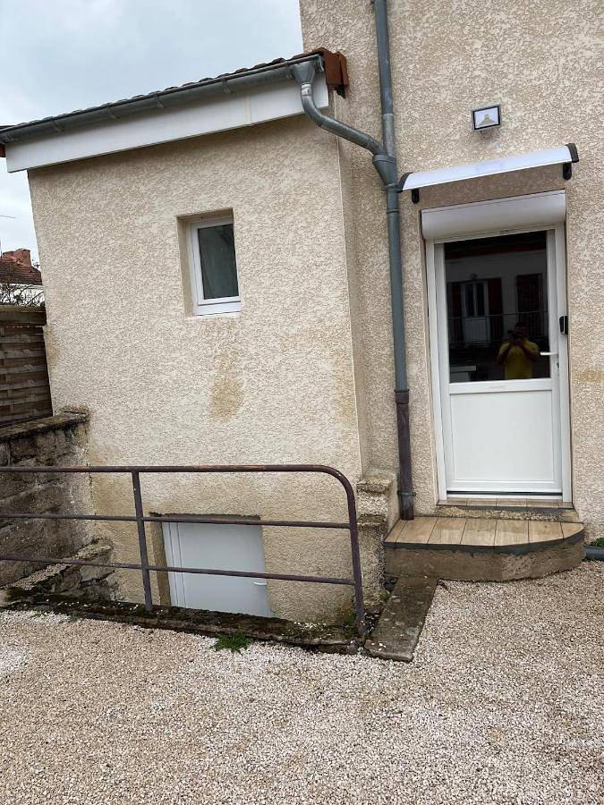 Appartement entier, Maison f2 avec cour privative in Montceau-les-Mines, Région de Chalon-sur-Saône
