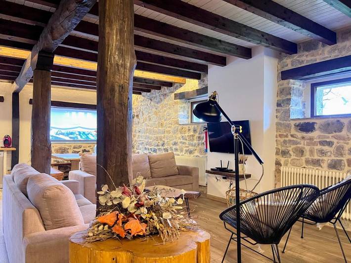 Apartamento para 12 personas, con Balcón y Jardín en Villacarriedo