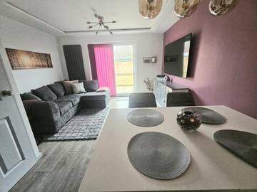 Cottage pour 5 personnes, avec jardin et jacuzzi, animaux acceptés à Northampton