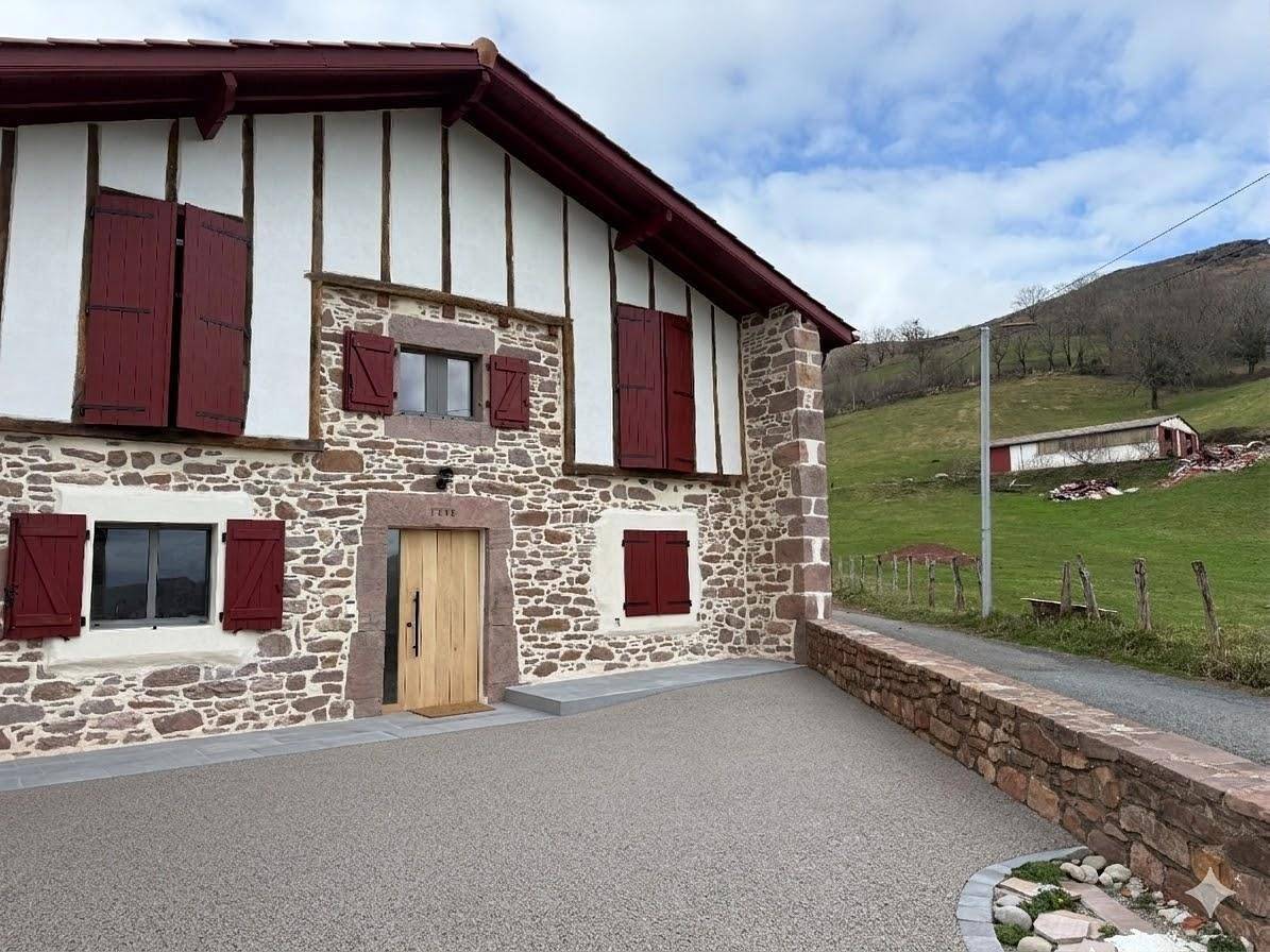 Peontenia in Bidarray, Region de Bayona