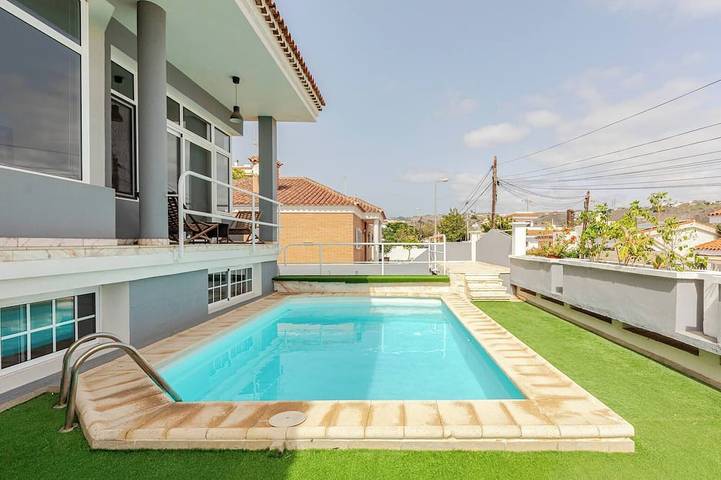 Gîte pour 2 personnes, avec balcon et piscine, animaux acceptés dans Santa Margarita