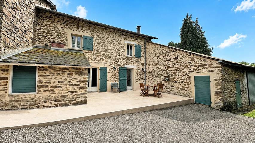 Gîte pour 6 personnes, avec jardin à Châteauneuf-la-Forêt