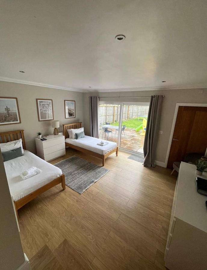 Three-Bedroom House in Swansea, Swansea region
