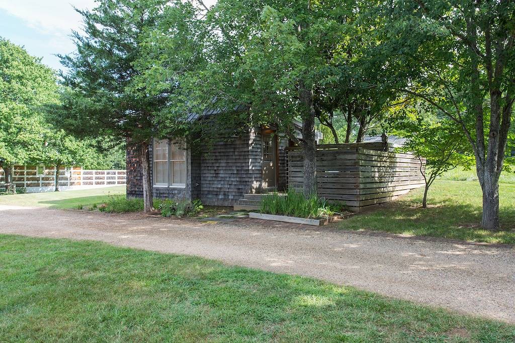 Charming Plainfields Cottage - Close to Charlottesville, Peaceful Outdoors in Albemarle County