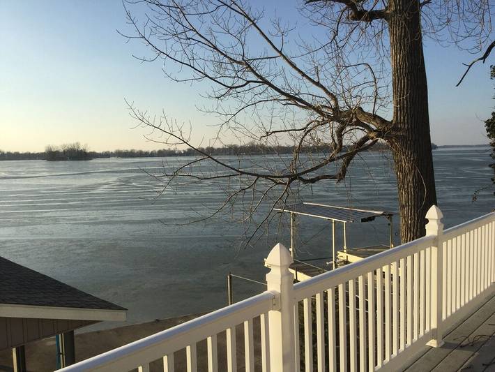 Vacation rental for 14 people, with yard in Indian Lake