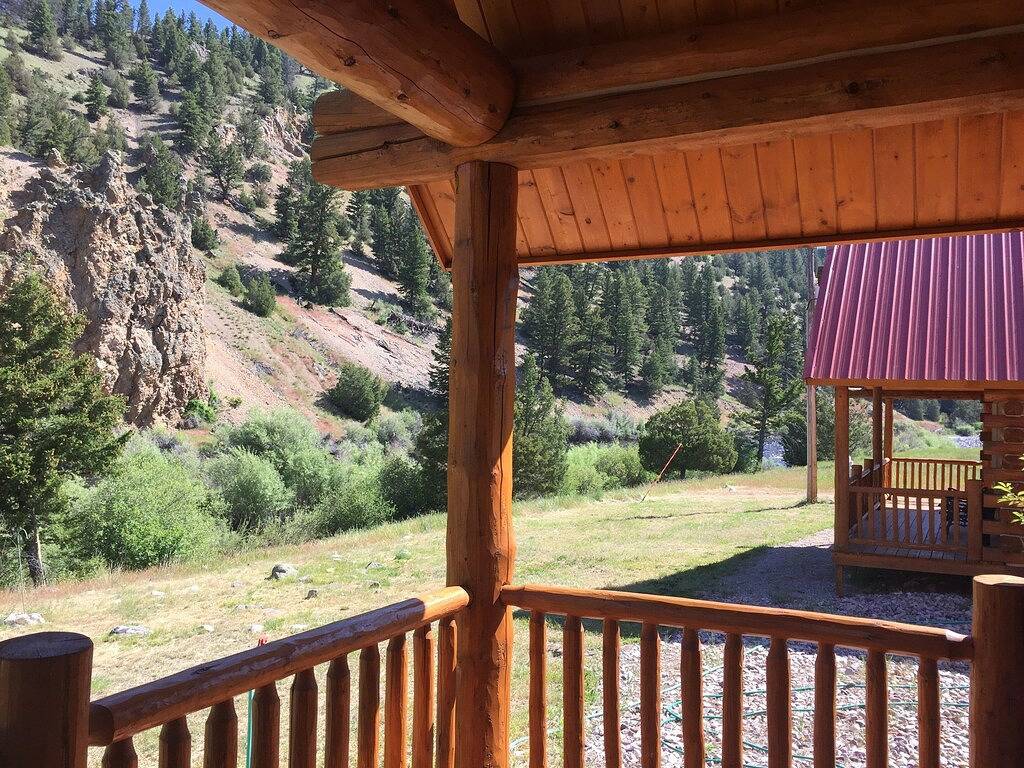 Kommen Sie In Unserer Schönen Kabine, Die Auf Den Bänken Des Grossen Lochflusses Sitzt in Anaconda-Deer Lodge County, Deer Lodge County