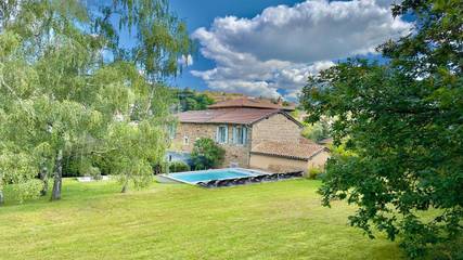 Gîte pour 15 personnes, avec vue ainsi que jardin et piscine à Vaux-en-Beaujolais