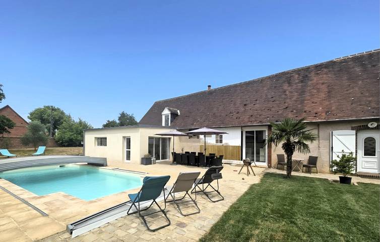 Gîte pour 10 personnes, avec Jacuzzi et Terrasse ainsi que Jardin et Piscine dans Eure-et-Loir