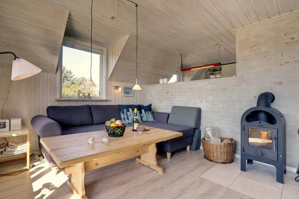 Gepflegtes Reetdachhaus gelegen auf ein Naturgründstück.  in Henne, Filsø See