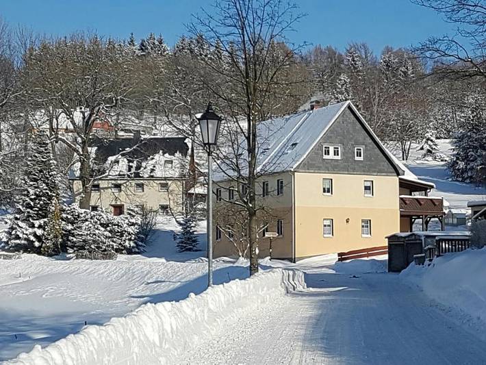 Ferienwohnung für 5 Personen, mit Terrasse und Garten sowie Ausblick in Seiffen