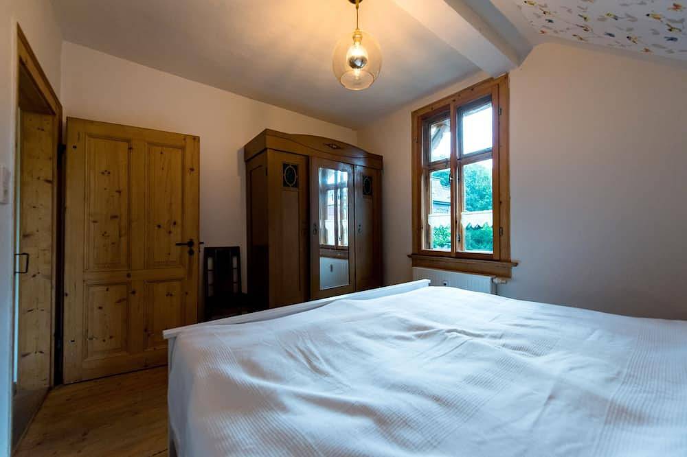 Ganze Wohnung, Landhaus Kunterbunt am Wald und Fluß mit Huhn und Schaf im Thüringer Wald in Gräfenroda, Thüringer Kernland