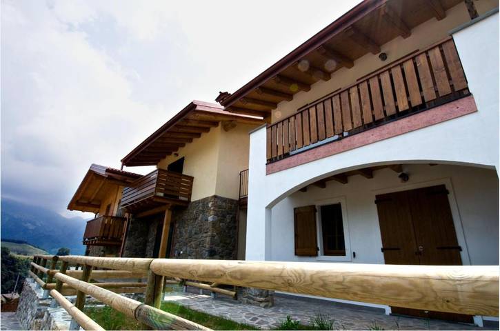 Location de vacances pour 6 personnes, avec Balcon et Terrasse ainsi que Piscine et Vue dans Serina