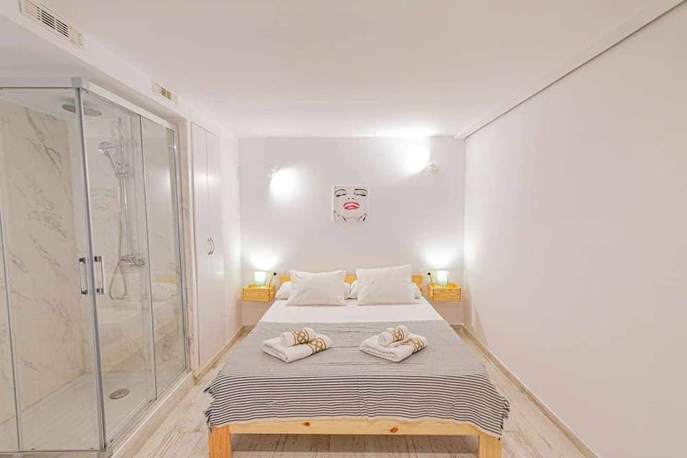Entire apartment, Suncastle Romantic Loft! in El Barrio, Alicante