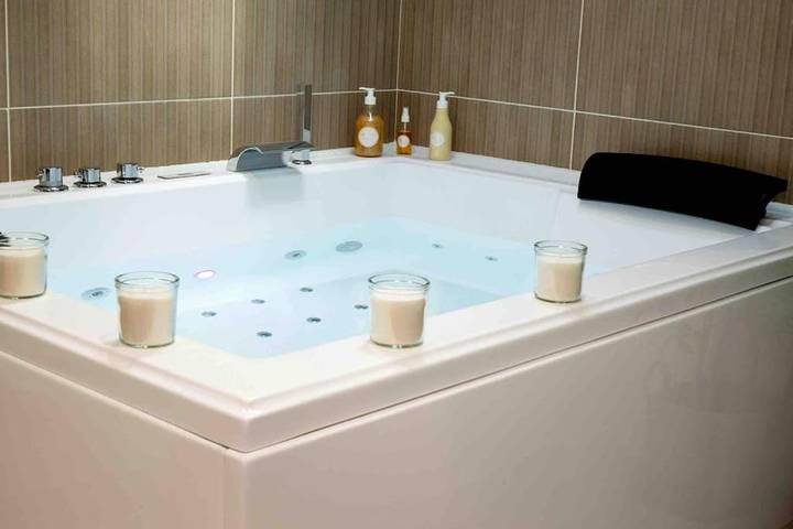 Gîte pour 2 personnes, avec jacuzzi et jardin à Aubie-et-Espessas - 2