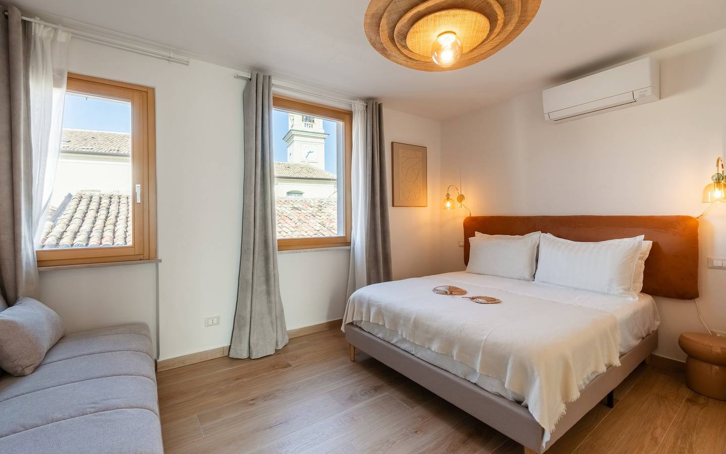 Homestay 'Residenza Tre Cuori' with Lake View, Wi-Fi and Air Conditioning in Torri del Benaco, Garda Mountains