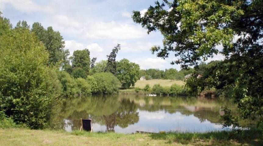 Tente pour 4 personnes, avec terrasse et vue sur le lac ainsi que vue et jardin en Indre-et-Loire - 2