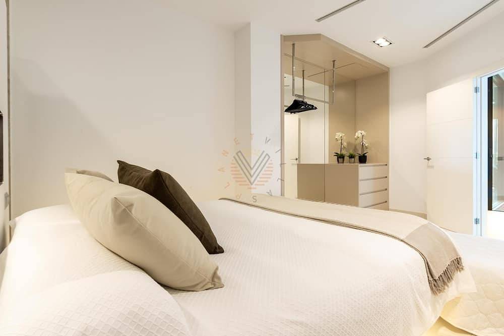 Montblau, luxury holiday villa in Búger, Majorca Center