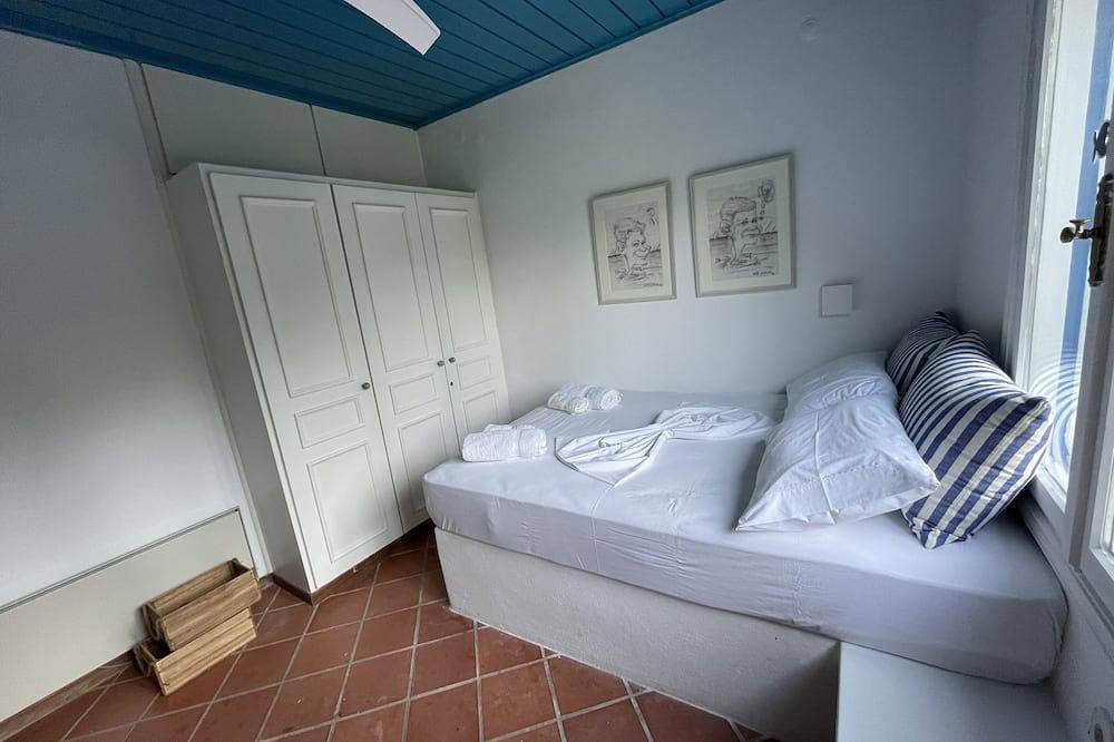 Villa am Meer mit herrlichem Blick, nur 150 Meter vom Privatstrand entfernt in Sporaden