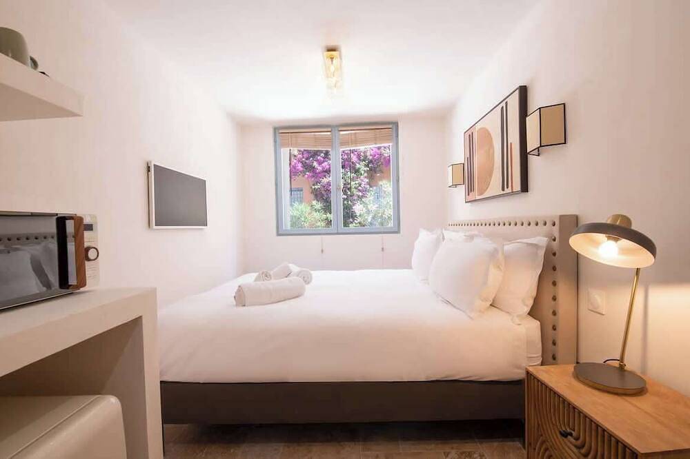 Entire apartment, A Charming Studio in the Heart of Saint-Tropez in Saint-Tropez, Mediterranean Coast (France)
