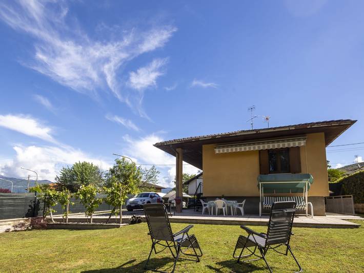 Location de vacances pour 4 personnes, avec jardin à Porto Valtravaglia