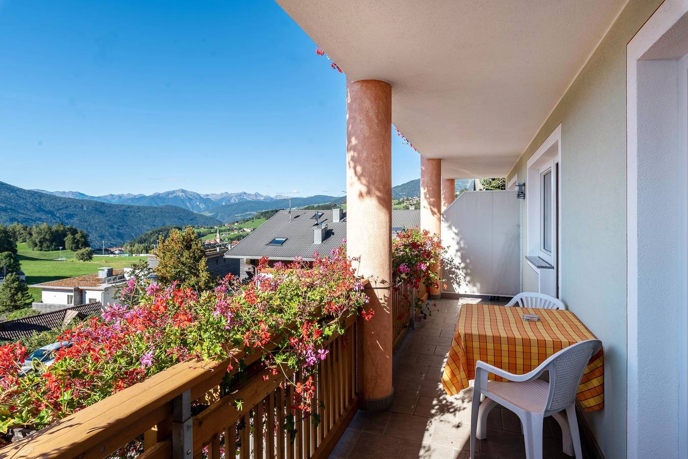 Ganze Wohnung, 'Residenz Diana Ferienwohnung 202' mit Bergblick, Balkon und Wlan in Terenten, Dolomiti Superski