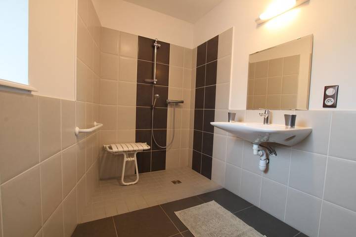 Gîte pour 9 personnes, avec jardin, animaux acceptés à Pontorson - 4