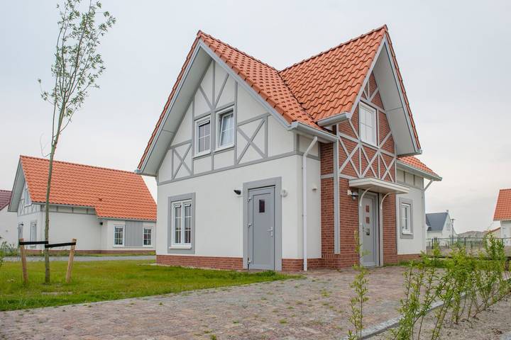 Villa für 8 Personen, mit Balkon/Terrasse und Terrasse sowie Garten und Sauna in Cadzand-Bad