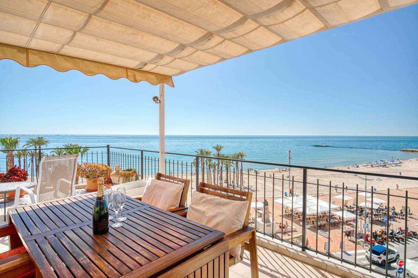 Ferienhaus 'Casa amarilla del mar piso 3y4' mit Meerblick, Wlan & Klimaanlage in La Vila Joiosa, Costa Blanca