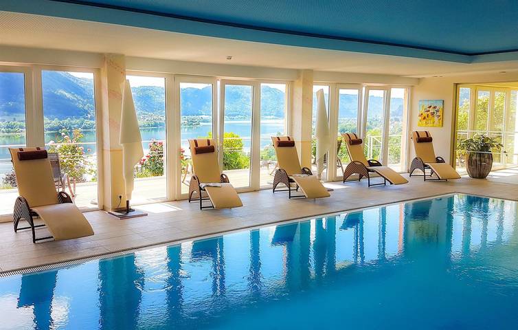 Hotel, mit Balkon und Garten sowie Pool und Sauna am Ossiacher See