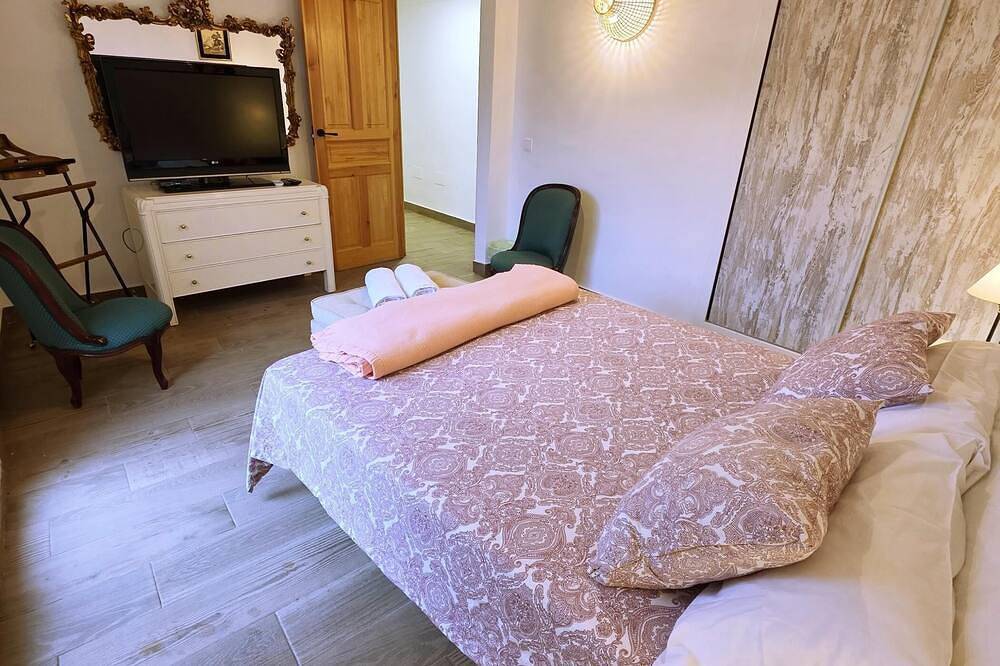 Apartamento entero, V5 atico Casa Castillo Vut 2ª entreplanta in La Adrada, Provincia de Ávila