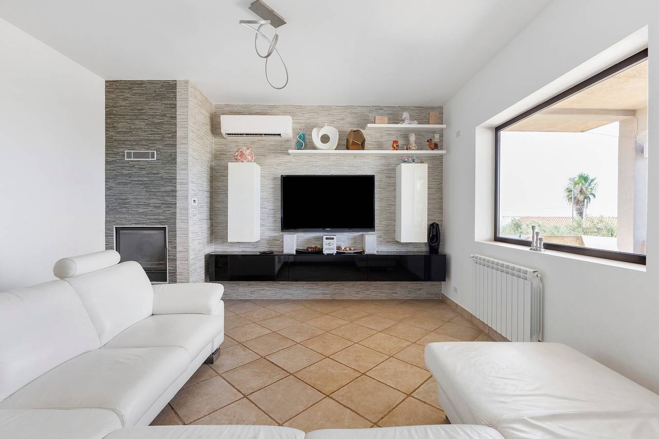 Entire apartment, 'Dimora Del Principe' with Sea View, Wi-Fi and Air Conditioning in Ragusa, Ragusa Province